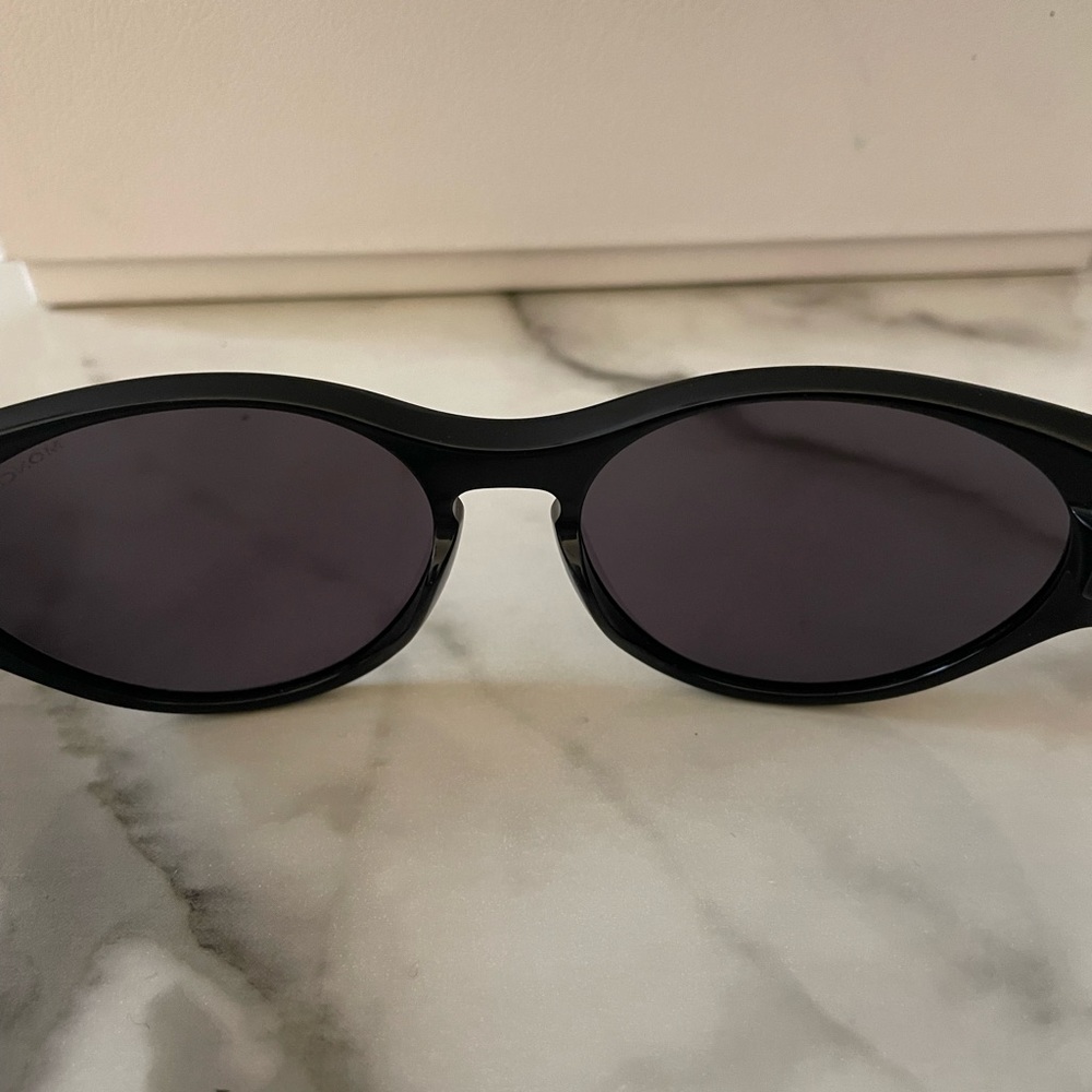 Bellejour Moncler Geometric Sunglasses - Picture 6 of 12